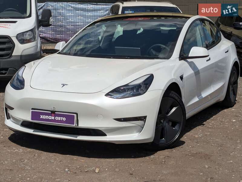Tesla Model 3 (2021)