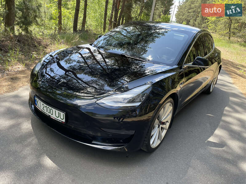 Tesla Model 3 (2019)