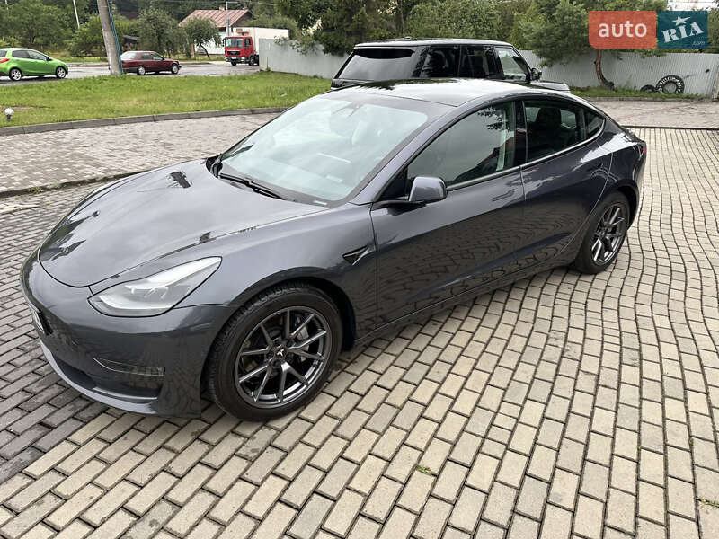 Tesla Model 3 (2021)