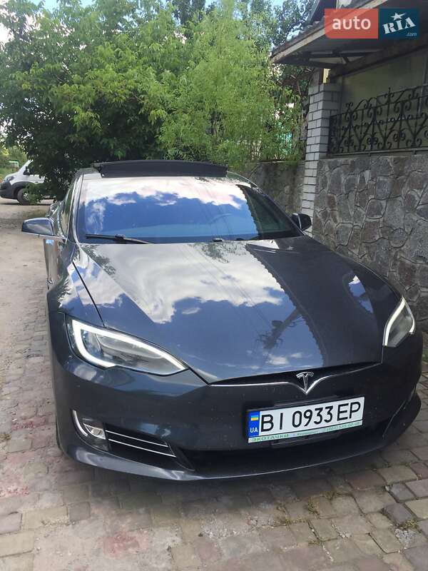Tesla Model s (2016)