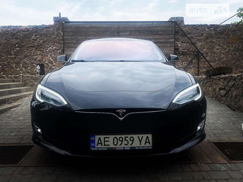 Tesla Model s (2017)