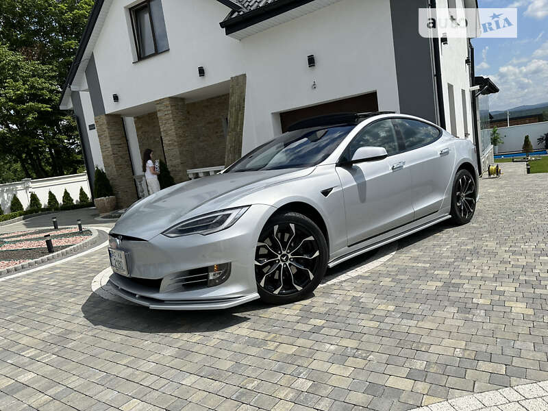 Tesla Model s (2017)