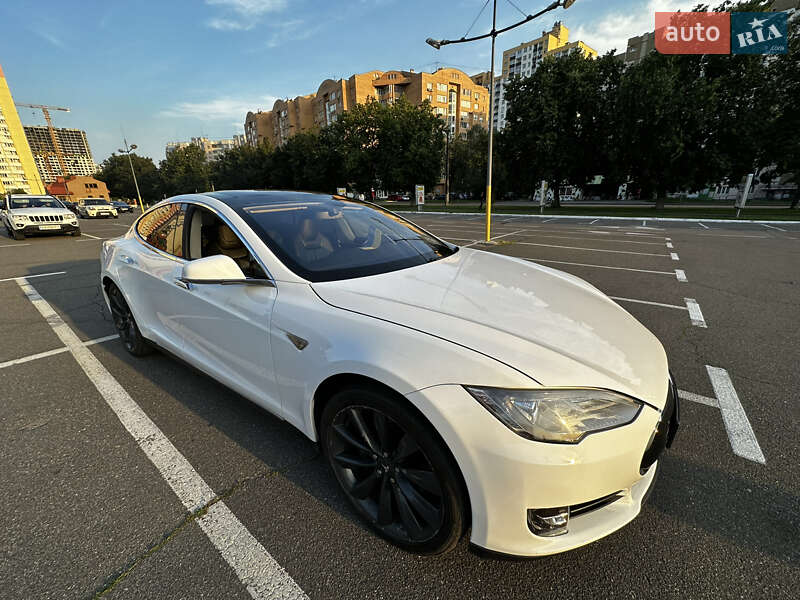 Tesla Model s (2013)