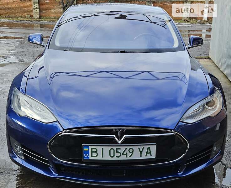 Tesla Model s (2016)