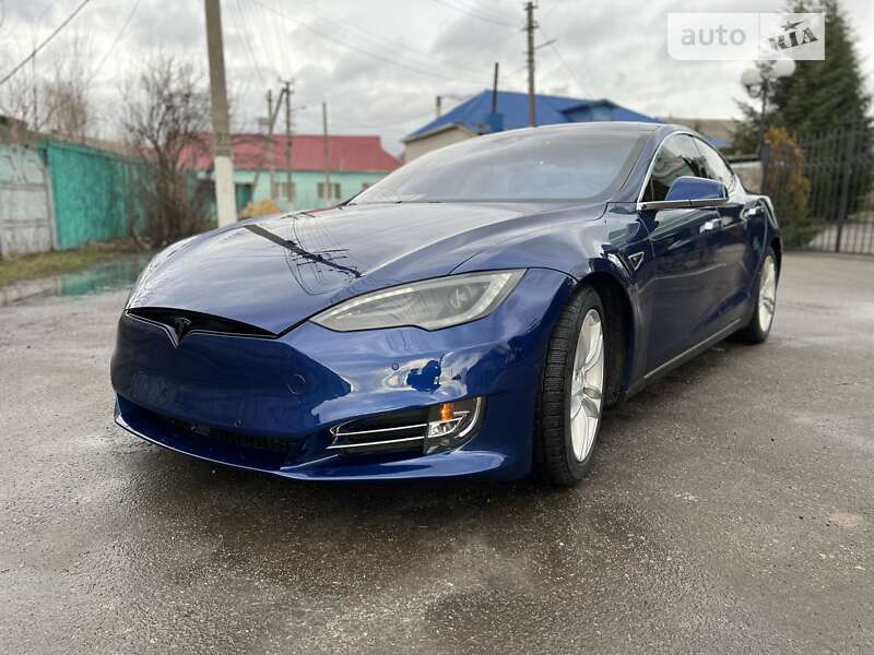 Tesla Model s (2015)