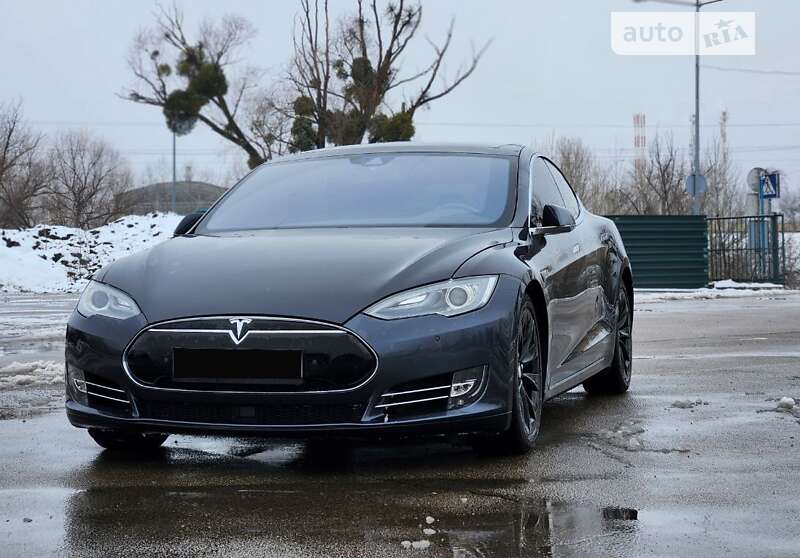 Tesla Model s (2016)