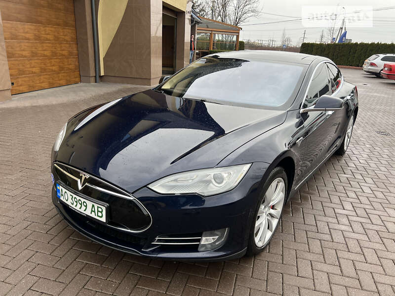 Tesla Model s (2014)
