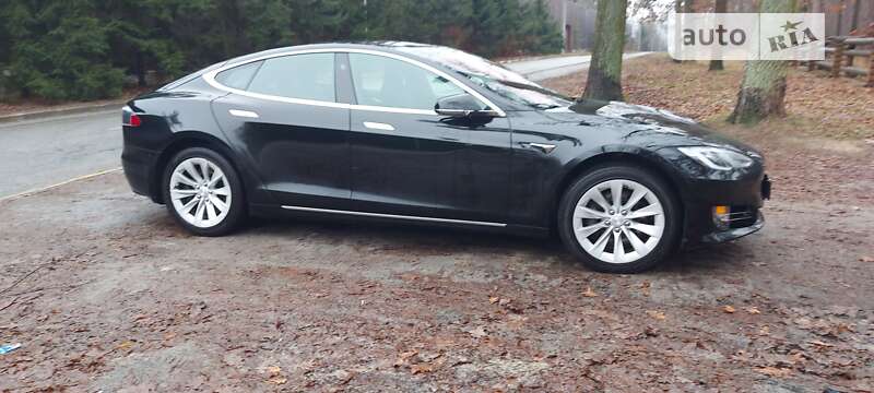 Tesla Model s (2017)