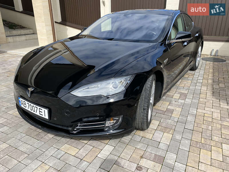 Tesla Model s (2015)