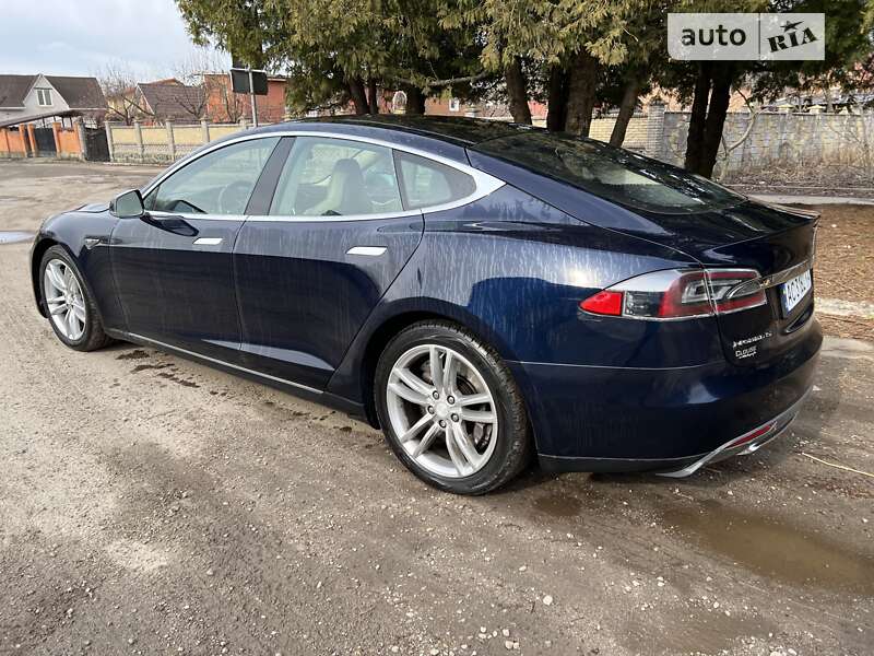Tesla Model s (2013)