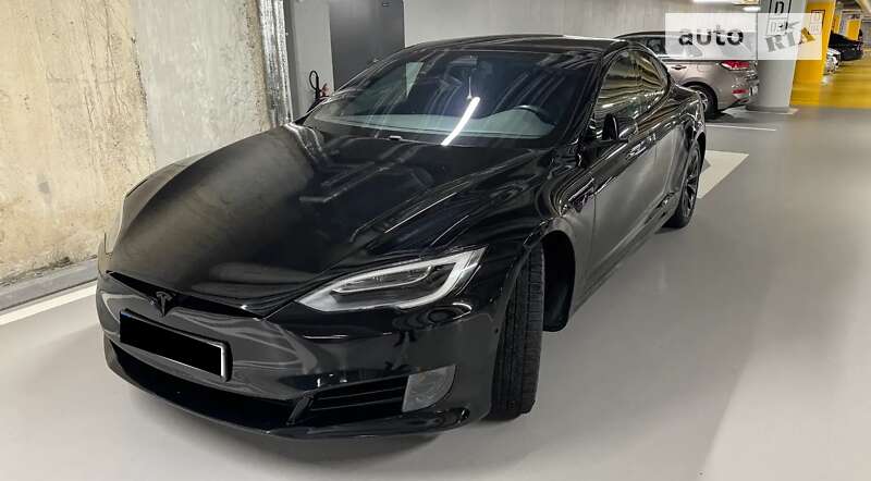 Tesla Model s (2017)