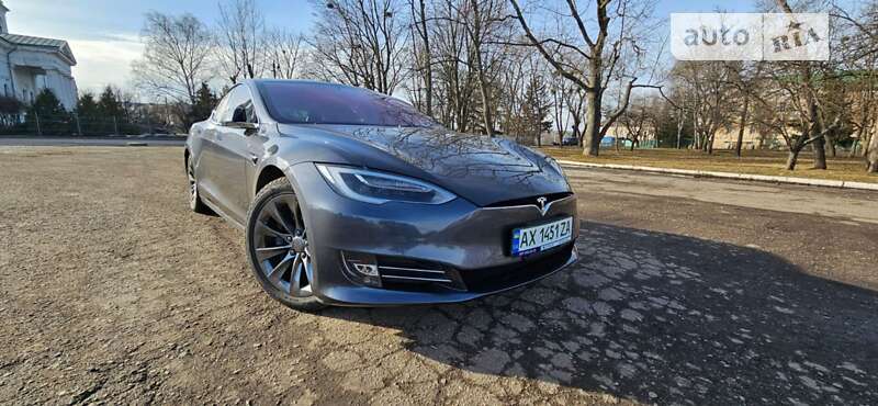 Tesla Model s (2018)