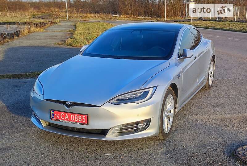 Tesla Model s (2018)