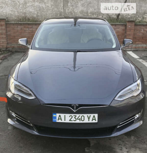 Tesla Model s (2019)