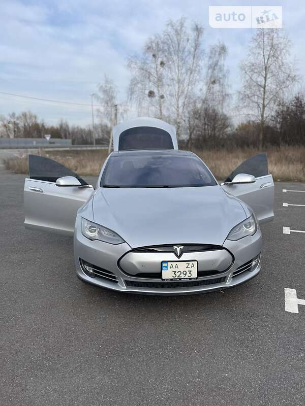 Tesla Model s (2013)
