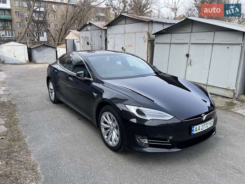 Tesla Model s (2018)