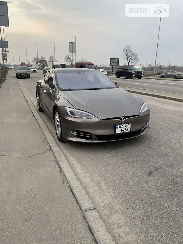 Tesla Model s (2016)