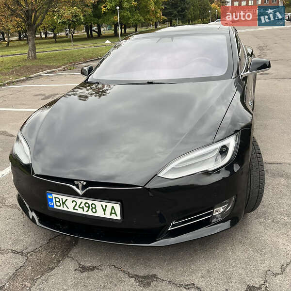Tesla Model s (2018)