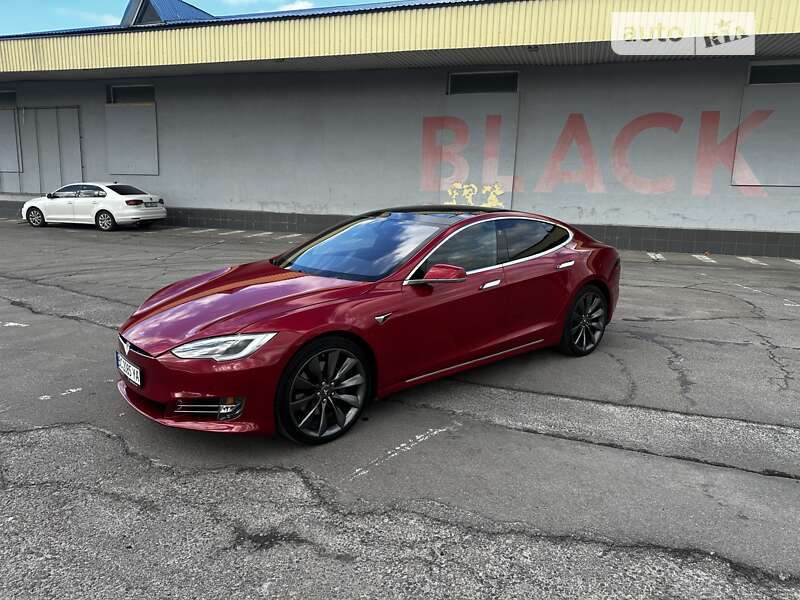 Tesla Model s (2018)