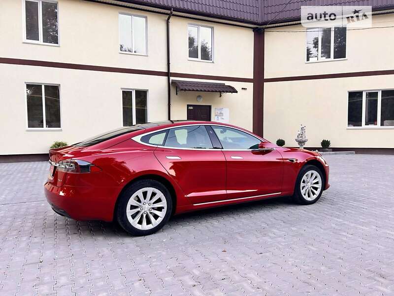 Tesla Model s (2018)