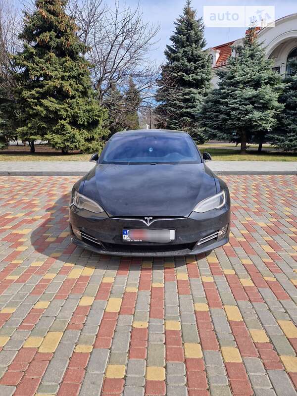 Tesla Model s (2017)