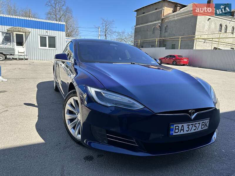 Tesla Model s (2017)