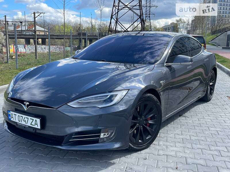 Tesla Model s (2017)