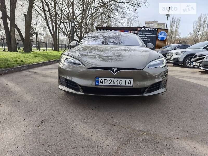 Tesla Model s (2016)