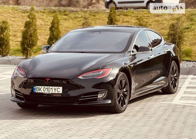 Tesla Model s (2018)