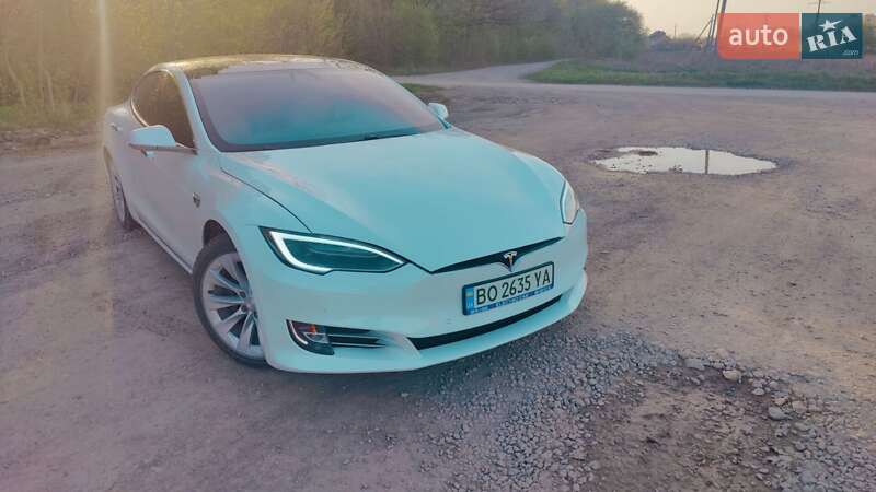 Tesla Model s (2016)