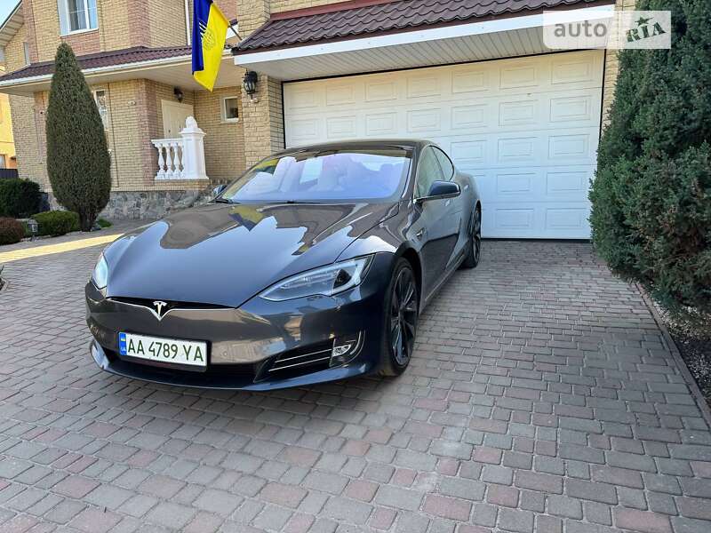 Tesla Model s (2018)