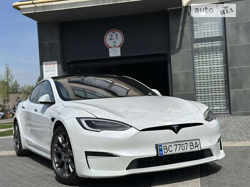Tesla Model s (2021)