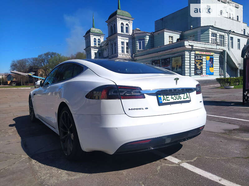 Tesla Model s (2017)