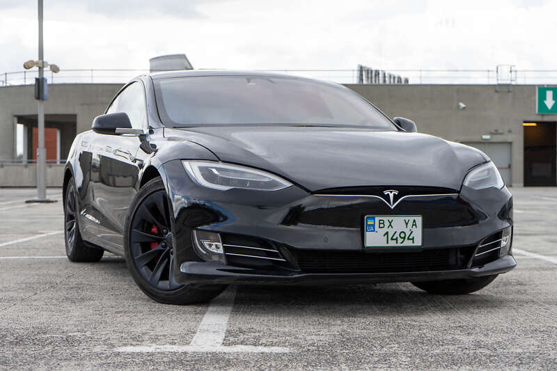 Tesla Model s (2017)
