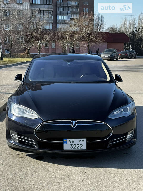 Tesla S 85 (2014)