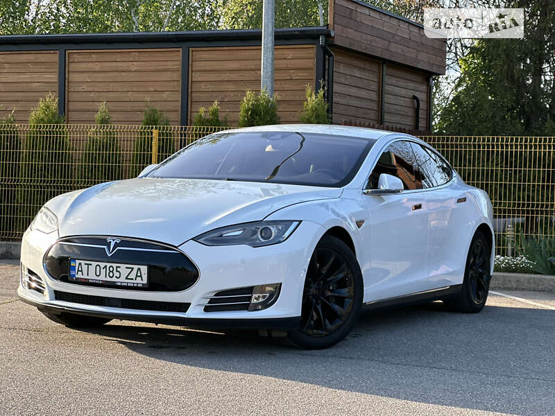 Tesla Model s (2015)