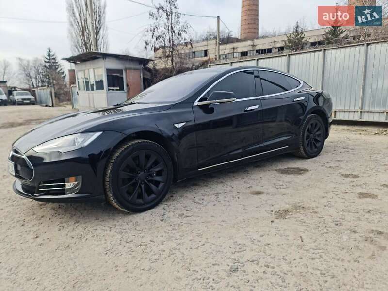 Tesla Model s (2013)