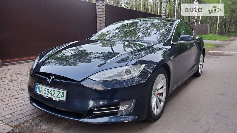 Tesla Model s (2012)