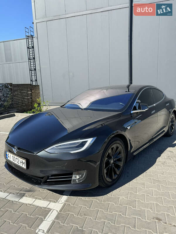 Tesla Model s (2018)