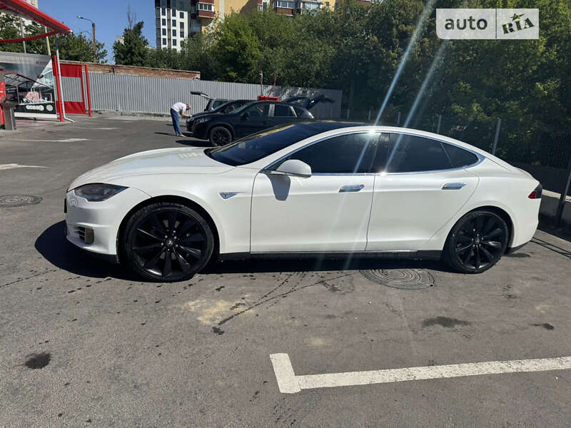 Tesla Model s (2013)