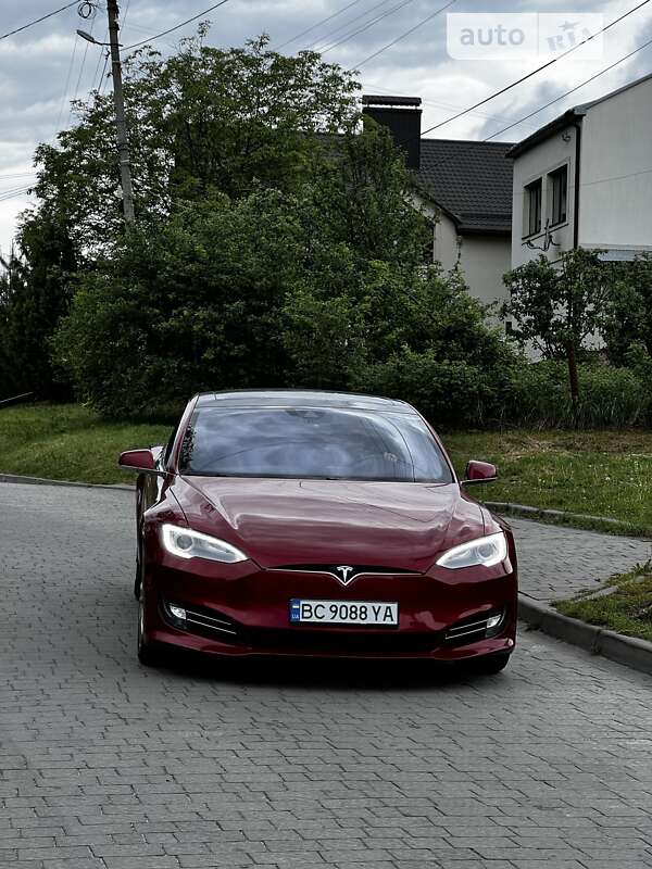 Tesla Model s (2016)