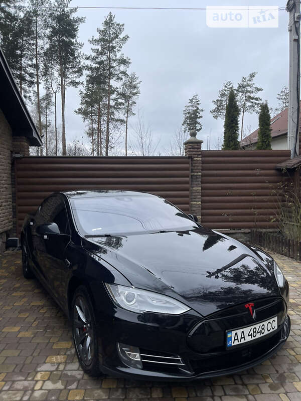 Tesla Model s (2015)