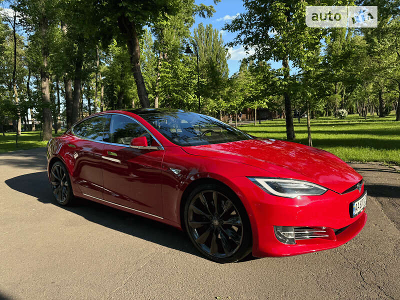 Tesla Model s (2016)