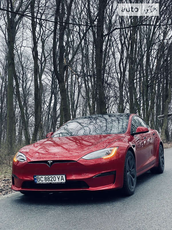 Tesla Model s (2021)