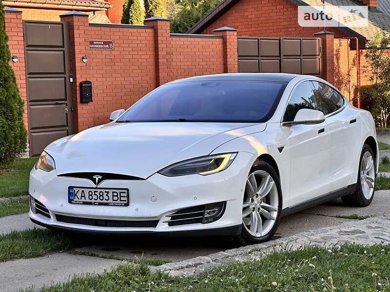 Tesla Model s (2015)