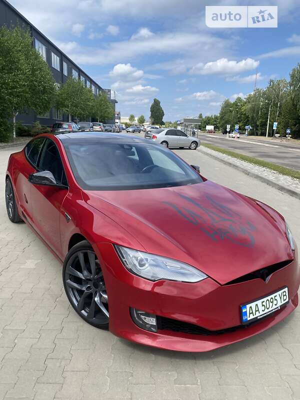 Tesla Model s (2015)