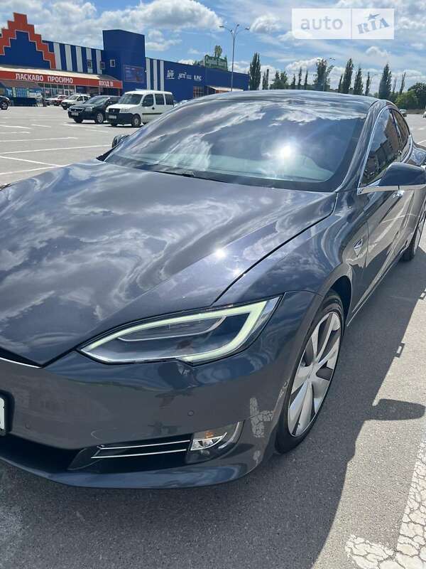 Tesla Model s (2020)