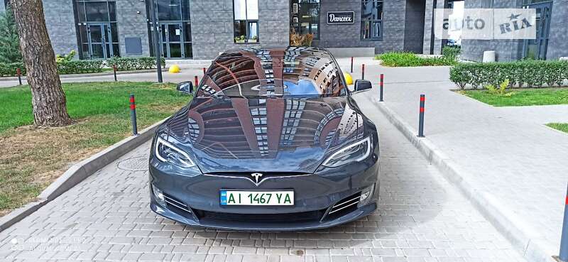 Tesla Model s (2016)