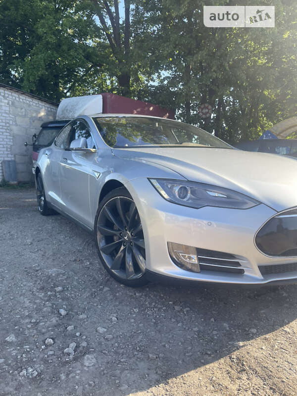 Tesla Model s (2014)