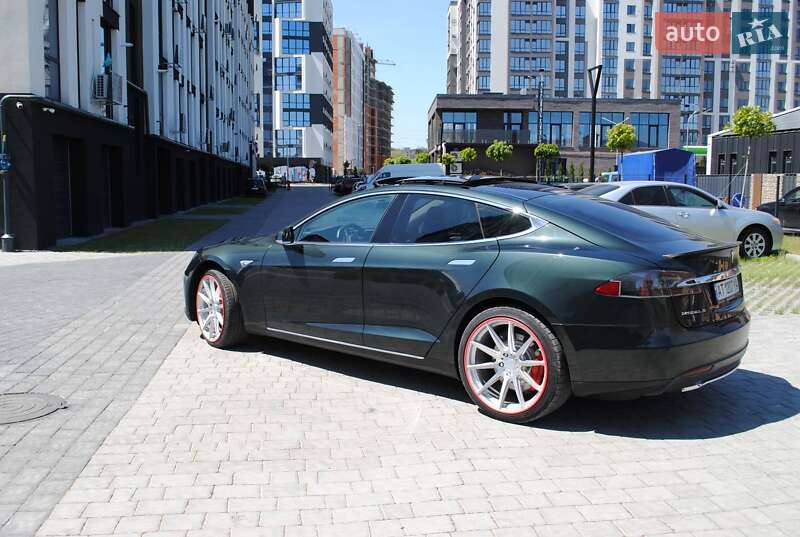 Tesla Model s (2014)